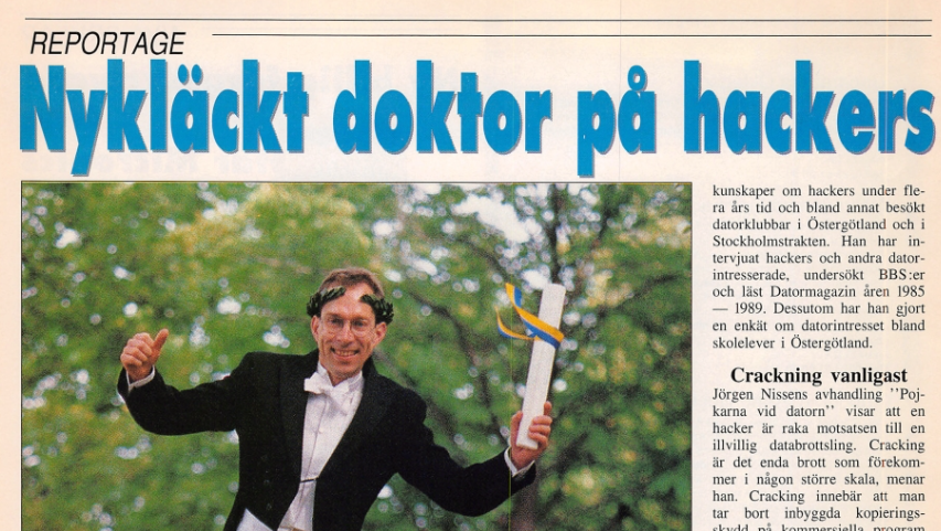 Artikeln från Datormagazin nummer 12 / 1993 med Jörgen som hoppar med sitt diplom i handen och är frusen i luften.