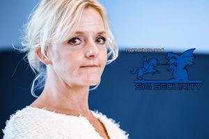 Pernilla Rönn i bild med SIG Security:s logga.